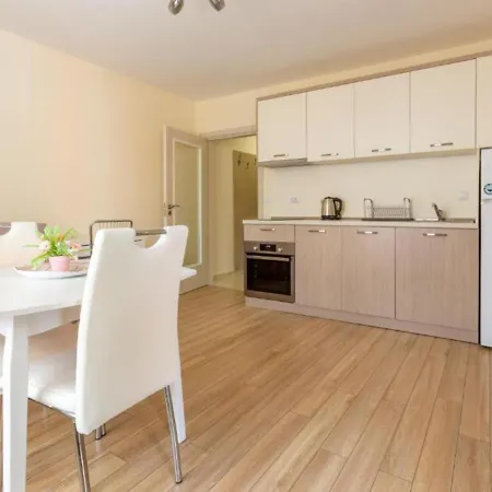 Apartamento Near The Sea With Parking Primorsko