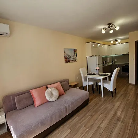Apartment Near The Sea With Parking Primorsko